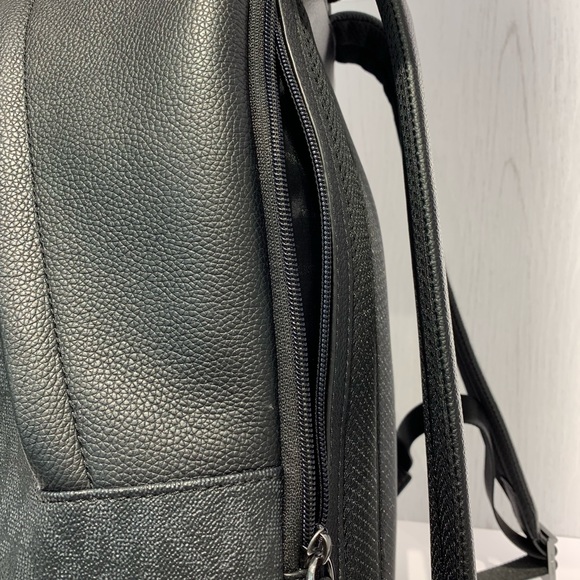 Michael Kors Men’s Russel Backpack - Picture 4 of 8